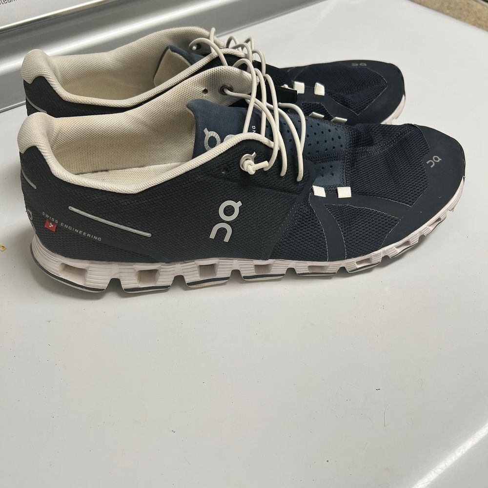 On Cloud 5 Running Shoes Mens 9.5 Midnight/White